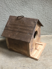 Sloophouten vogelhuisje vogelkastje vogelhuis vogelhokje met metalen dakje landelijk stoer industrieel vogelhuis