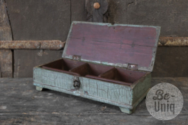 Klein oud turkoise blauw groen kistje vintage theedoos geldkistje byoux sieraden opberg