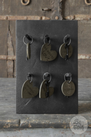 Decoratie sleutel sleutelbos met oud vergrijsd houten hanger tekst key the key to my heart landelijk stoer kado