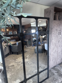 Prachtige zwarte zwart metalen spiegel fabrieksraam 183 x 123 cm stoer industrieel urban landelijk vintage stalraamspiegel kozijn venster wandpaneel wanddecoratie tuinspiegel stalraam