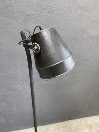 Zwarte Industrieel industriële stoere metalen metaal zinken zink lamp Staande vloerlamp 130 cm vintage landelijk grijs stoer metaal