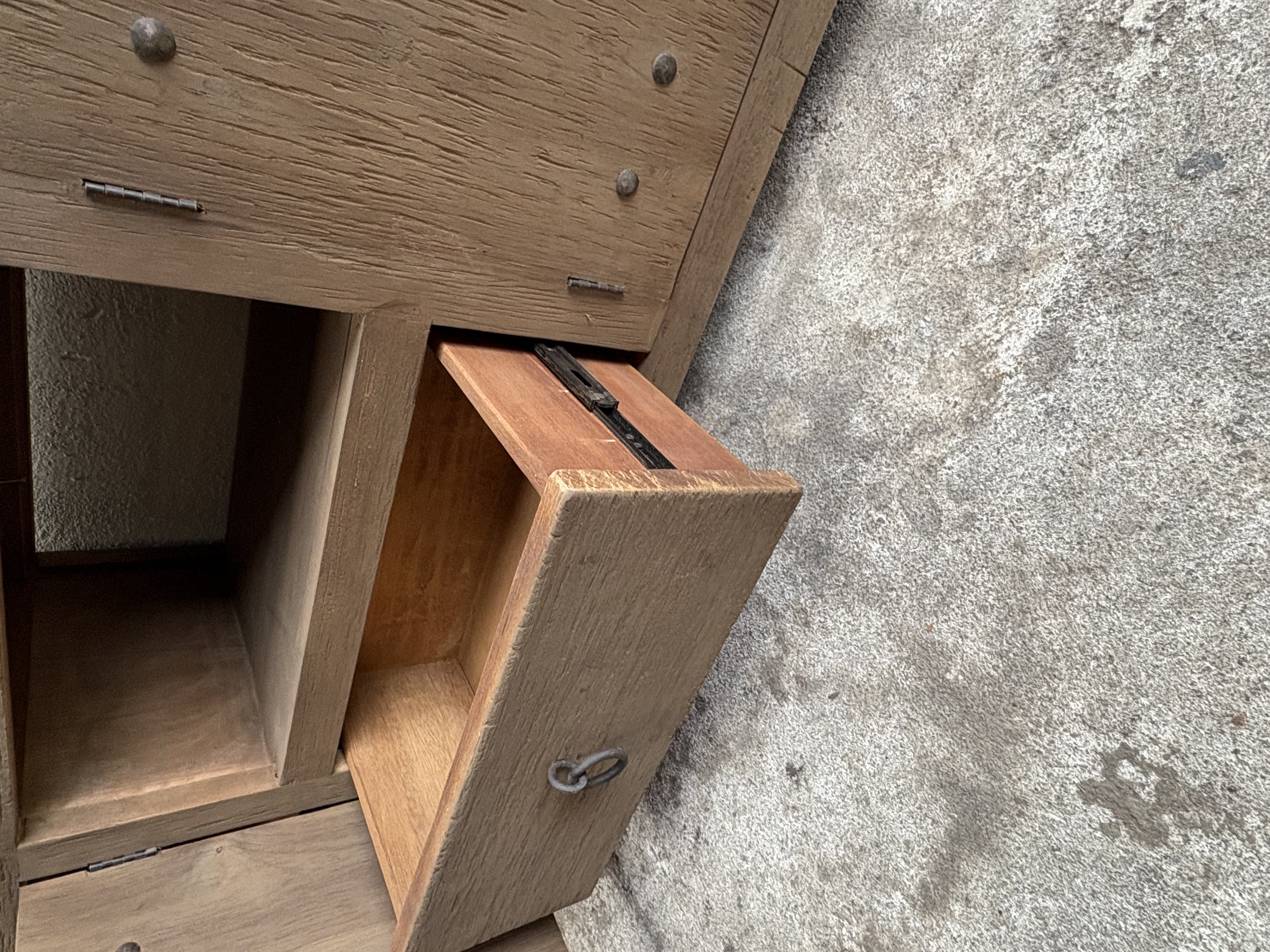 Oud railway houten dressoir tv meubel kast televisie televisiekast televisiemeubel vol massief hout landelijk industrieel robuust oud hout vintage sidetable 200 x 40 x H60 cm
