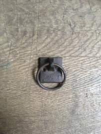 Metalen deurknopje deurknop handvat greep greepje ring gietijzeren gietijzer bruin handgreep
