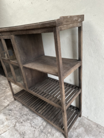 Oud naturel vergrijsd houten kast vitrinekast keukenkast servies winkelkast wandkast wandmeubel landelijk vintage H150 x B140 x D48 cm