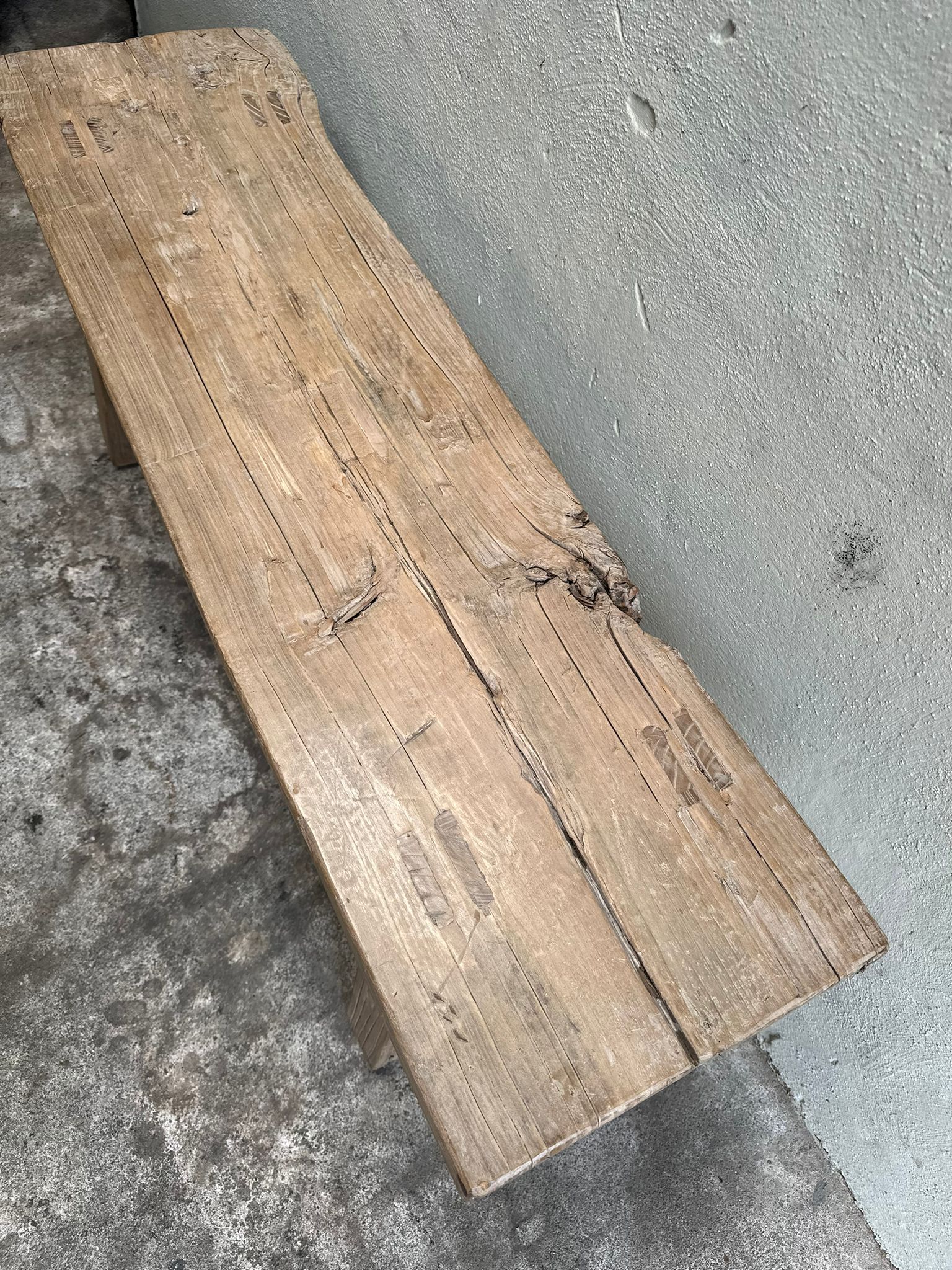 Prachtige organische oude vergrijsd houten bank bankje salontafel lounge tafel landelijk stoer sober 125 x 38 x H50 cm
