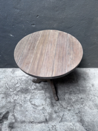 Oud vergrijsd houten tafel tafeltje rond 60 cm wijntafel wijntafeltje landelijk stoer grijs bijzettafel bijzettafeltje H6