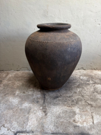 Prachtige authenthieke stoere grijs bruine donkere grote stenen kruik pot vaas olijfkruik bruin grijs H81 x D65 cm