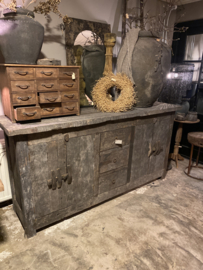 Oud houten dressoir kast televisiekast audio tvkast ook sidetable aura Peeperkorn schuif klosje dressoir deurtjes met klosjes landelijk vintage industrieel stoer oud hout aura Peeperkorn