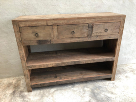 Stoer oud vergrijsd houten sidetable tafel bassano ladekast wastafel wastafelmeubel keukenblok kookeiland grove nerf dressoir sidetable werkbank bureau landelijk stoer robuust vergrijsd hout kookeiland keukeneiland wandmeubel 3 lades