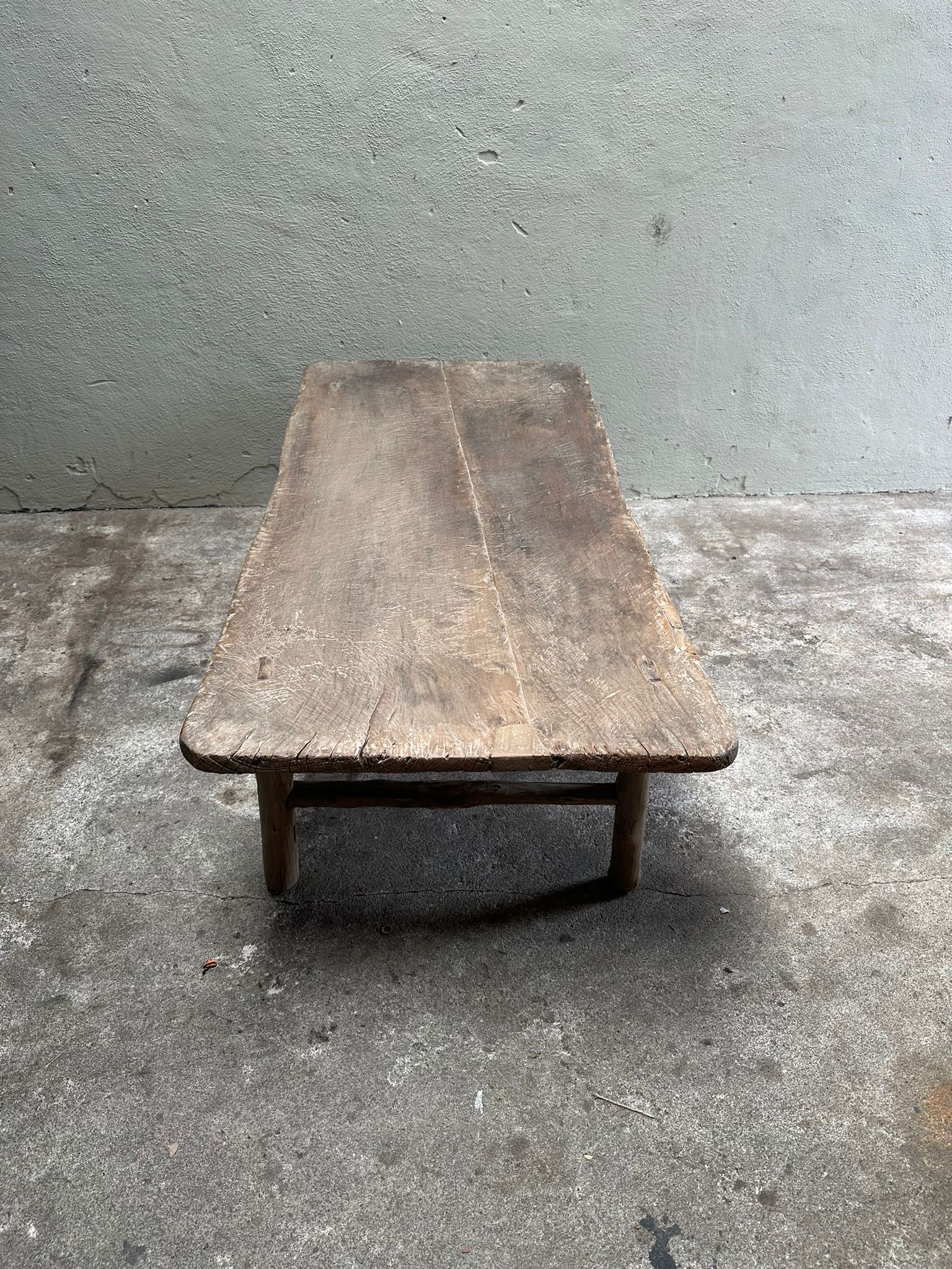 Prachtige organische oude vergrijsd houten salontafel lounge tafel landelijk stoer sober 125 x 60 x H38 cm