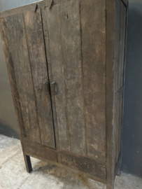Aura Peeperkorn Stoere houten truckwood kast kastje halkast houten oud hout landelijk stoer robuust 2 deurs deuren 2 laden linnenkast servieskast