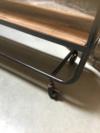 Groot industrieel kledingrek kleren Schoenenrek trolley kast vintage winkelrek keukenrek rek metaal hout 4 houten legplanken landelijk legplank wieltjes trolley