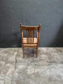 Unieke oude vergrijsd houten armstoel stoel fauteuil landelijk stoer vintage hout bureaustoel