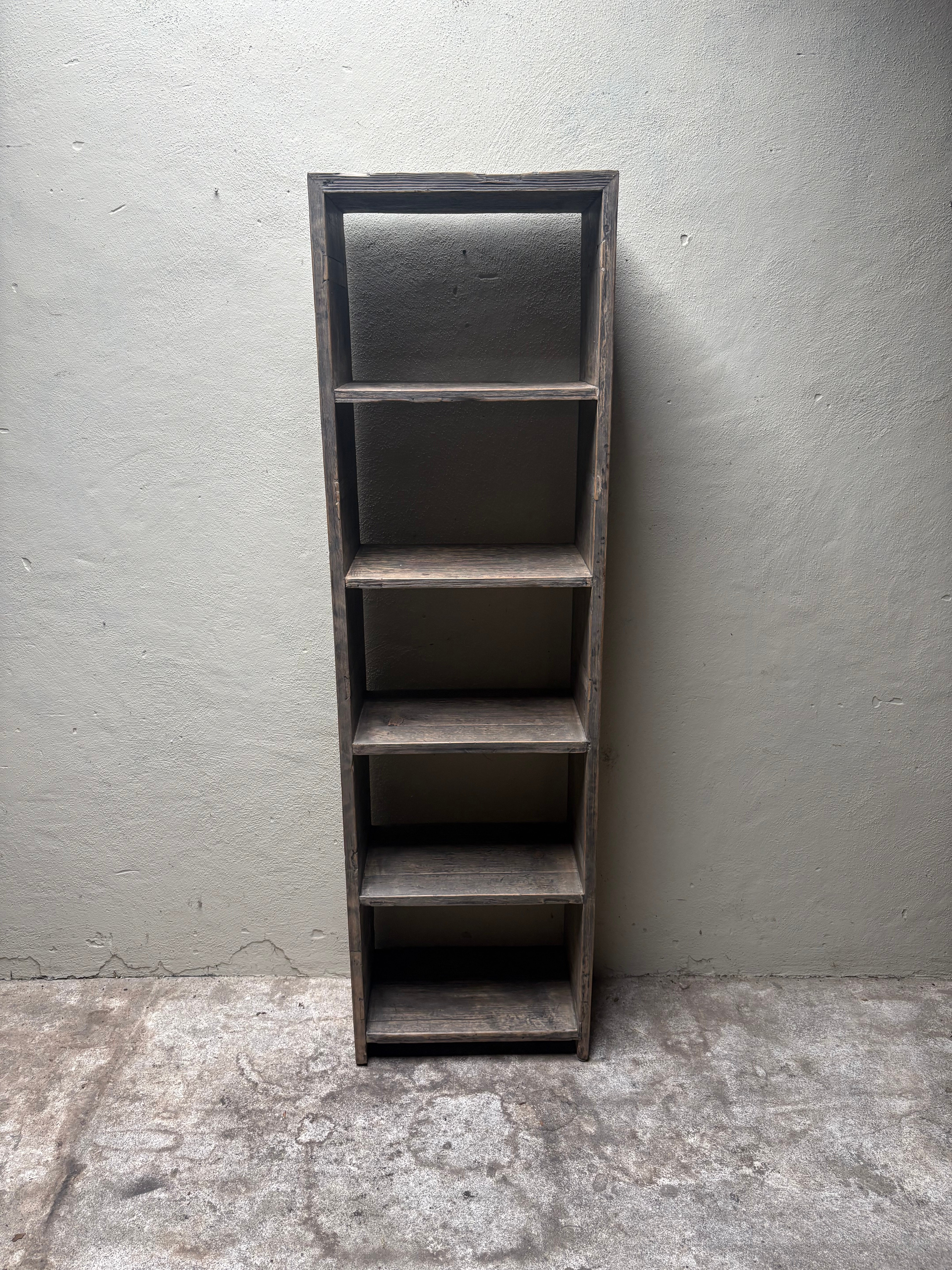 Stoer oud houten hout kast kastje schap rek vakken vakkenkast handdoeken schoenen rek schap industrieel landelijk vintage