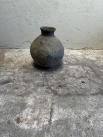 Prachtige vergrijsd antieke claypot Nepal kruik stenen vaas pot landelijk stoer sober vintage 36 x 32 cm