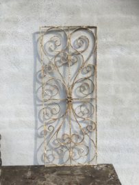 Smeedijzeren paneel hek rek ornament wandpaneel oud wit old white whitewash raamdecoratie landelijk brocant