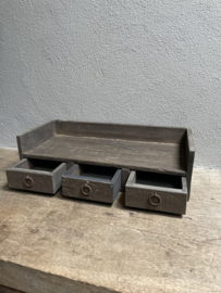 Vergrijsd houten kastje gruttersbak tray opzetkastje koffiehoek code corner plank keukenschap met lades laatjes landelijk