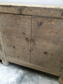 Landelijk vergrijsd houten kast dressoir sidetable sideboard stoer 2 deurs legplanken