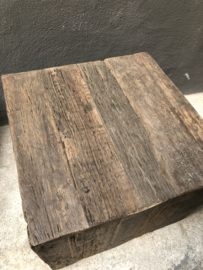 Vergrijsd houten kubus salontafel bijzettafel tafel tafeltje zuil sokkel kolom landelijk truckwood grijs grove nerf 50 x 50 x H40 cm