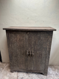 Vergrijsd houten kast 2 deurs linnenkast klos servieskast landelijk kabinet stoer 162 x 141  cm