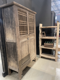 Prachtige grote vergrijsd houten landelijke kast 2deurs groot hout linnen servies boeken