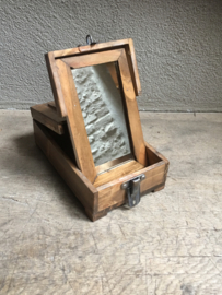 Oude houten sloophouten box doos shaving scheerbox opmaak make-up spiegeltje landelijk industrieel Brocant vintage