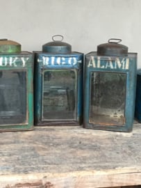 Landelijke oude metalen lantaarn windlicht theelicht turkoise turqouise groen mintgroen groene blauw kandelaar metaal vintage industrieel