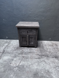 Oud vergrijsd houten kastje nachtkastje nachtkastjes hout ladekastje ladekastjes kastjes tafel tafeltje halkastje landelijk bijzettafel bijzettafeltje