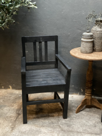 Oude zwarte houten stoelen stoel landelijk stoer zwart vintage