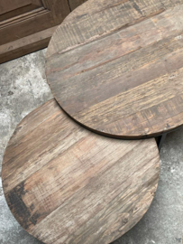 Set van 2 vergrijsd houten metalen tafels tafeltjes tafel tafeltje rond 75 - 60  cm ronde bijzettafel salontafel bijzettafeltje railway hout landelijk industrieel vintage hout metaal