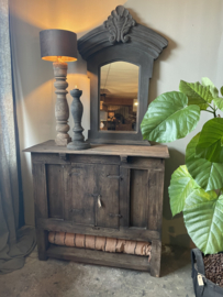 Hele gave oude vergrijsd houten commode wastafelmeubel wasmeubel werkbank kast sidetable dressoir landelijk stoer vintage