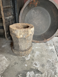 Stoere oude vergrijsd houten vijzel pot vaas krukje landelijk stoer Hoffz