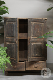 Heel leuk origineel oud kastje 2 deurs kast met 2 lades landelijk stoer vintage 122 x 91 x 31 cm