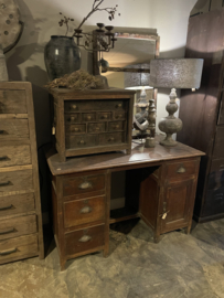 Stoer oud houten bureau schrijftafel werkbank werktafel buro landelijk stoer vintage industrieel robuust met lades 121 x 65 x H78 cm