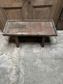 Gaaf oud houten tafel tafeltje bijzettafel Salontafel landelijk stoer Oosters