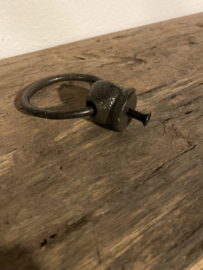 Gietijzeren ring ringetje handvat handgreep deurknop landelijk industrieel bruin