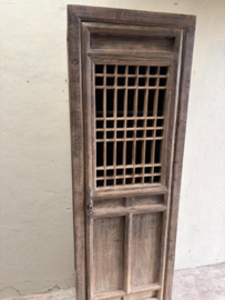 Mooie hoge smalle vergrijsd houten kast rechtsdraaiende deur landelijk 78b