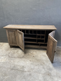 Groot origineel oud dressoir toonbank uniek item kast sidetable vakkenkast wijnkast vakken keukeneiland keukenblok landelijk stoer industrieel vintage