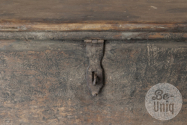 Stoere oude doorleefd vergrijsd houten kist opstapje tafeltje dekenkist kist Salontafel landelijk bijzettafel met jute touw  hal