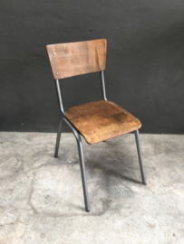 Stoer vintage stoel stoelen stoeltje stoeltjes schoolstoeltjes metaal hout schoolstoel model landelijk industrieel