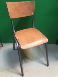 Stoer vintage stoel stoelen stoeltje stoeltjes schoolstoeltjes metaal hout schoolstoel model landelijk industrieel