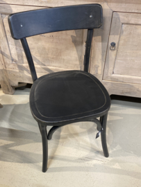 Stoere zwarte houten stoel stoelen landelijk industrieel vintage zwart hout