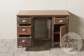 Stoer oud houten bureau schrijftafel werkbank werktafel buro landelijk stoer vintage industrieel robuust met lades 121 x 65 x H78 cm