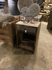 Stoer oud houten industrieel landelijk kastje kast halkastje ruw grof hout ladenkast nachtkastjes ladekast nachtkastje nachtkastjes