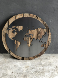 Stoer rond groot oud vergrijsd houten wereld wereldbol Wandpaneel wanddecoratie 90 cm wandornament metalen landkaart wereldkaart in oude vergrijsd houten lijst landelijk industrieel stoer