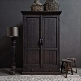 Grote oud houten 2 deurs linnenkast keukenkast voorraadkast landelijk stoer robuust