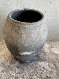 Oud stenen kruik olijfkruik waterkruik pot vaas 60 cm hoog 43 cm doorsnede landelijk antieke pot nr 6