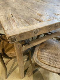 Stoere vergrijsd houten tafel eettafel keukentafel 86 x 81 x H86,5 cm verkooptafel hoektafel bijzettafel landelijk stoer metalen studs
