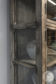 Grote oud vergrijsd houten kast 235 x 112 x 43 cm glaskast vitrinekast keukenkast glas glazen deurtjes  landelijke kast
