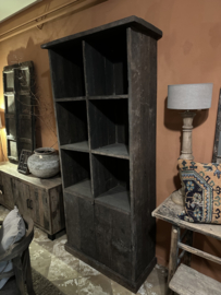 Aura Peeperkorn Stoere houten truckwood kast kastje halkast keukenkast boerenkast schap houten oud hout landelijk stoer robuust 6 open vakken  2 deuren